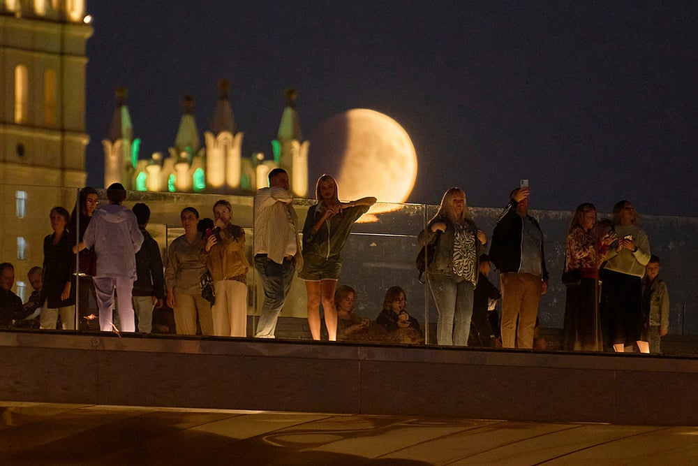 | Photo: AP/Alexander Zemlianichenko : Russia Lunar Eclipse 2025