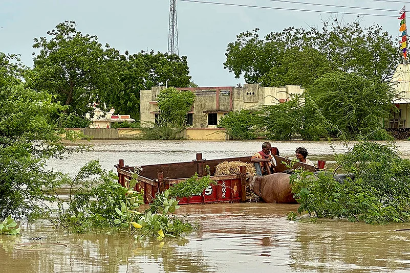 Weather: Rain in Kheda