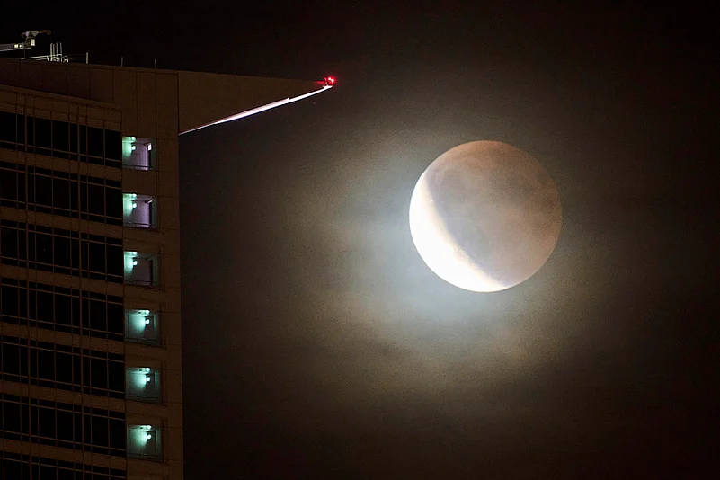 Lunar Eclipse September 2025 Blood Moon photos_Germany Lunar Eclipse 2025