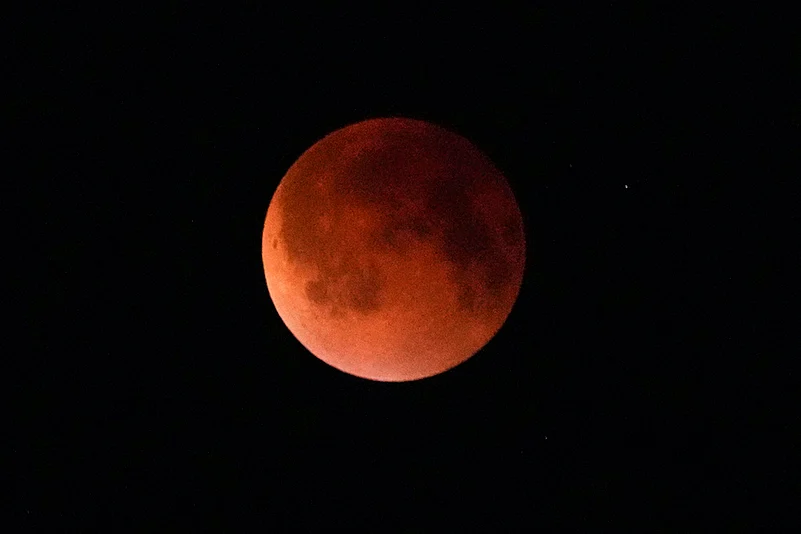 Lunar Eclipse September 2025 Blood Moon photos_Pakistan Lunar Eclipse 2025