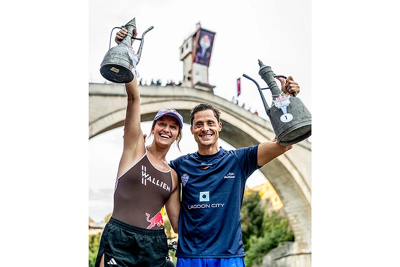 Red Bull Cliff Diving World Series in Mostar: Rhiannan Iffland and Constantin Popovici