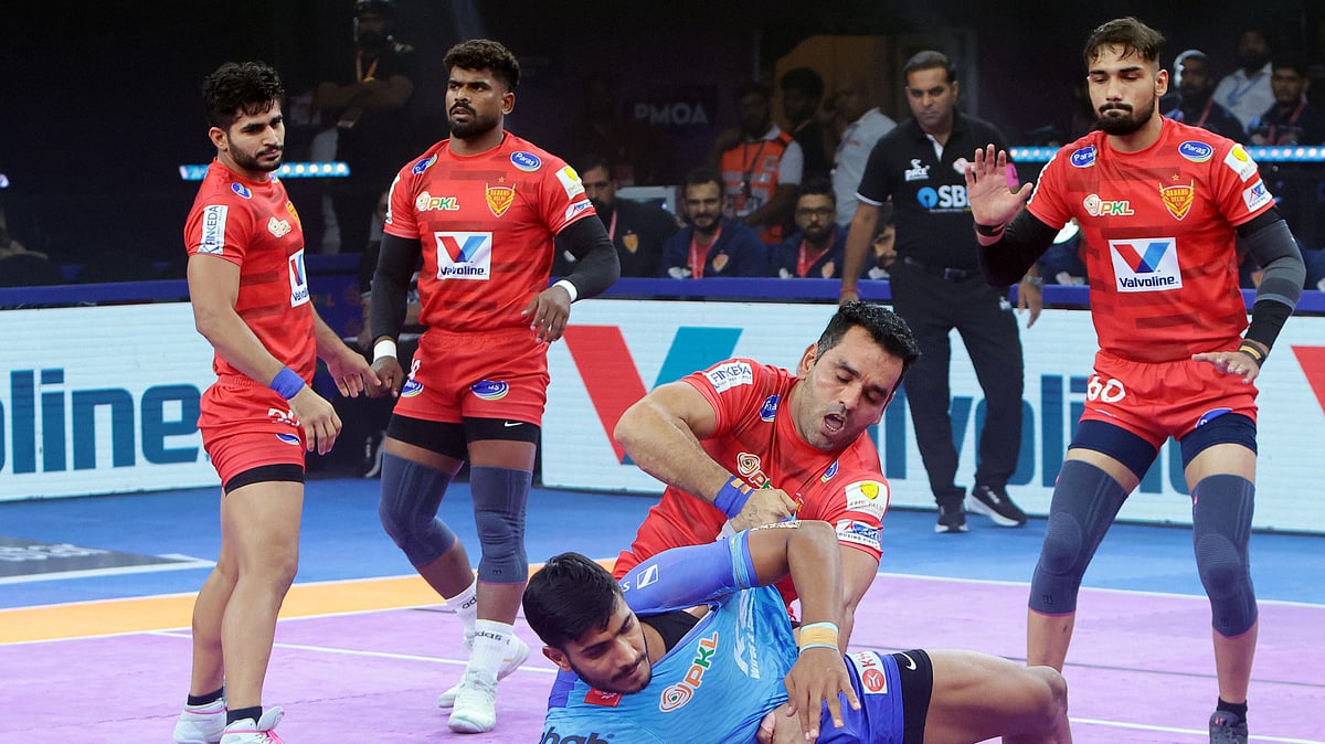 Dabang Delhi KC vs Bengal Warriorz, PKL 2025: Action from the game.