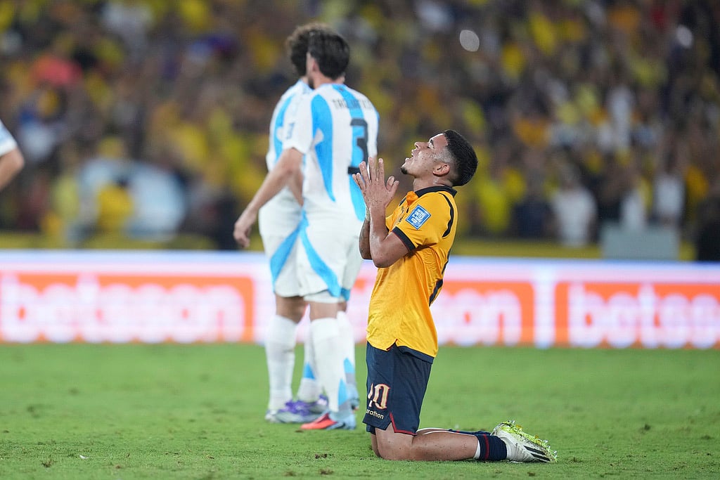 | Photo: AP/Dolores Ochoa : FIFA World Cup CONMEBOL Qualifiers: Ecuador vs Argentina
