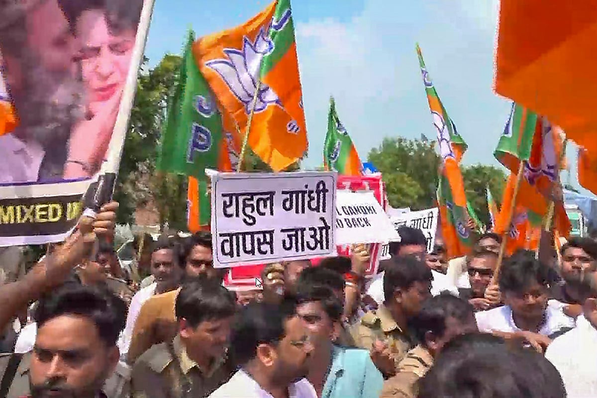 Rahul Gandhi's convoy stopped