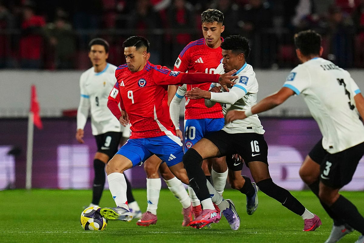 FIFA World Cup CONMEBOL qualifying soccer match Chile Vs Uruguay_Alexander Aravena