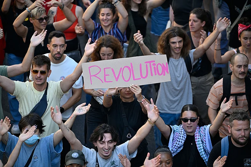France Block Everything Protest