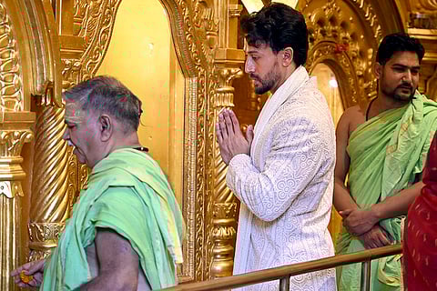 Tiger Shroff visits Babulnath Temple