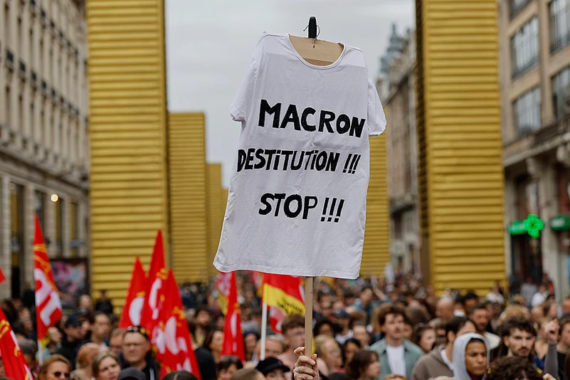 France Block Everything Protest