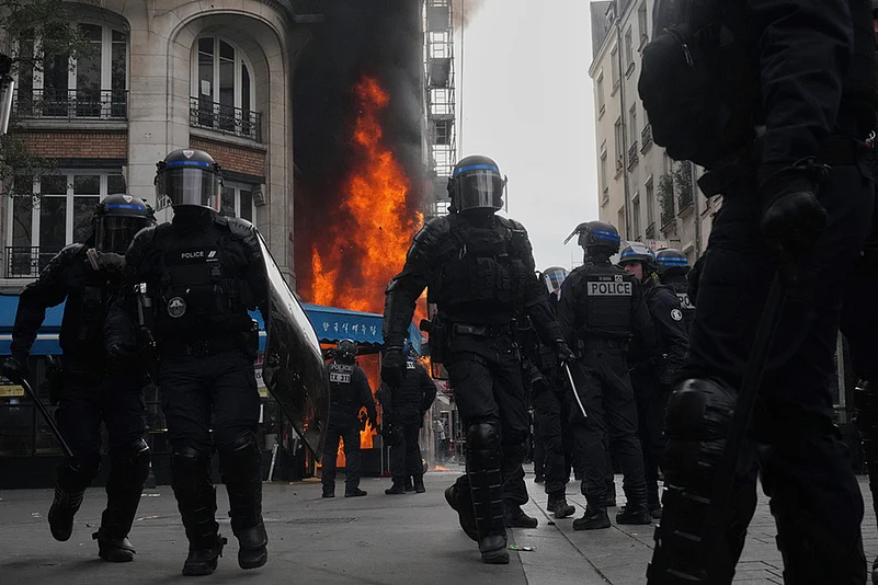 France Block Everything Protest