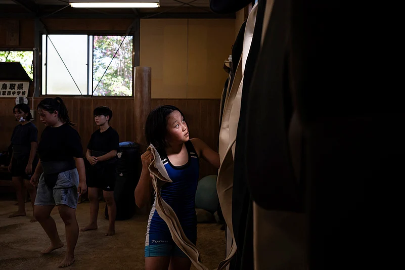 Japan Womens Sumo Photo Gallery_sumo camp in Tottori Johoku High School in Tottori_9
