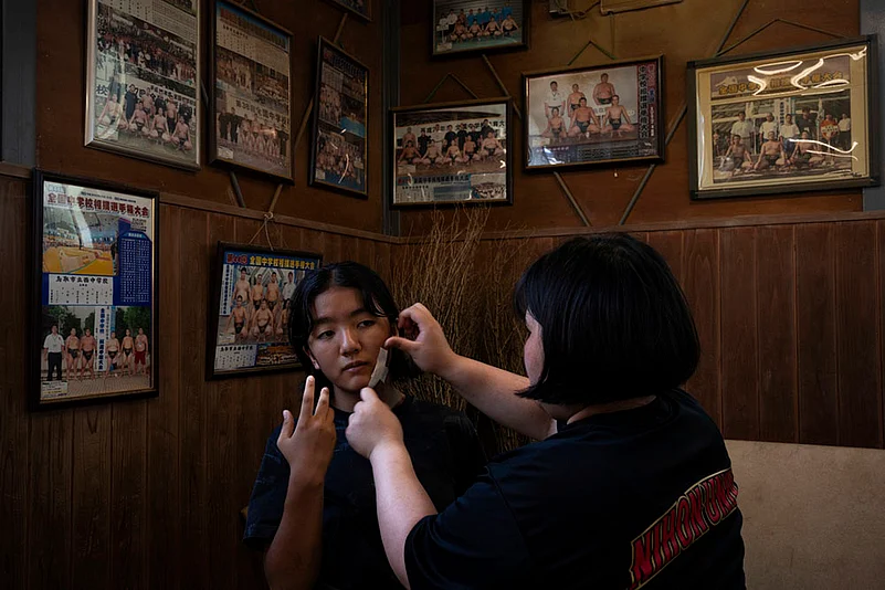 Japan Womens Sumo Photo Gallery_sumo camp in Tottori Johoku High School in Tottori_8