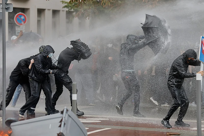 France Block Everything Protest