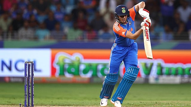 Shubman Gill Shares Batting Tips With Hong Kong Players Before IND Vs PAK Asia Cup 2025 Clash, Watch Video