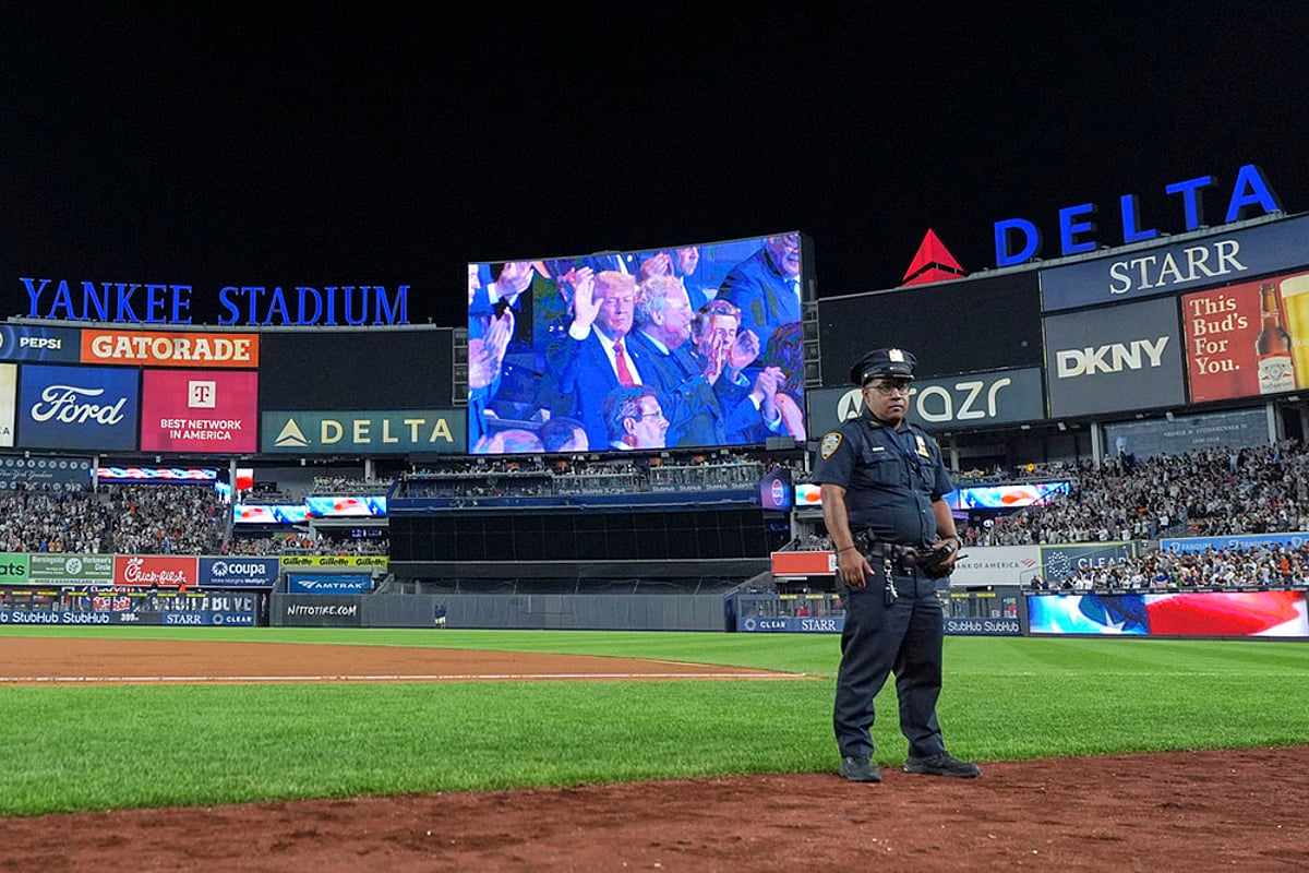 Major League Baseball 2025 MLB Game New York Yankees Vs Detroit Tigers_New York Police officer