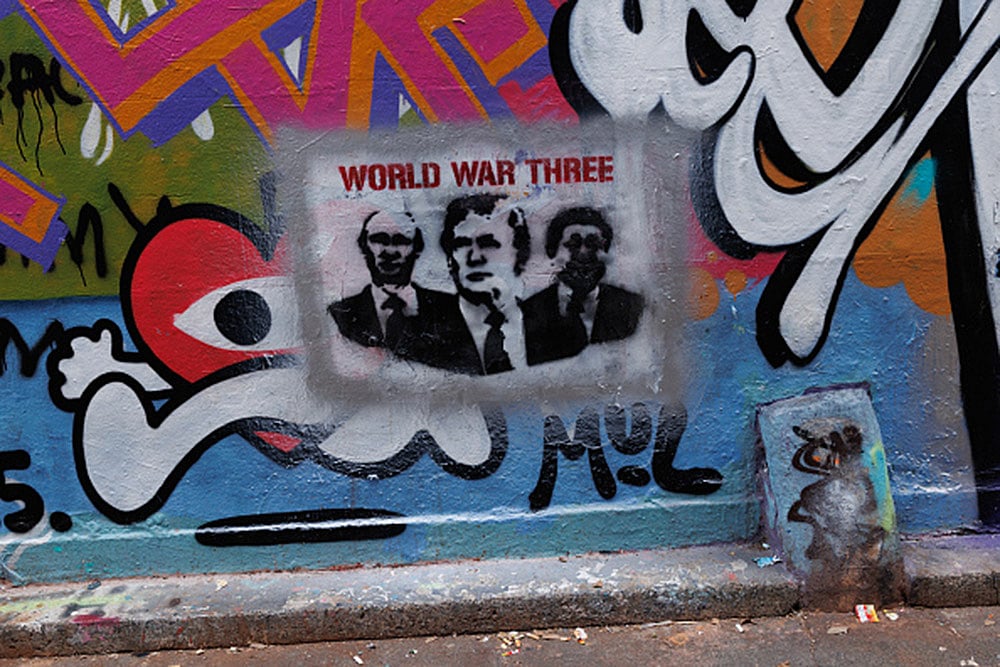 | Photo: Dan Kitwood/Getty Images : US President Donald Trump , Russian President Vladimir Putin, and China's President Xi Jinping are depicted on a wall of graffiti in London, England