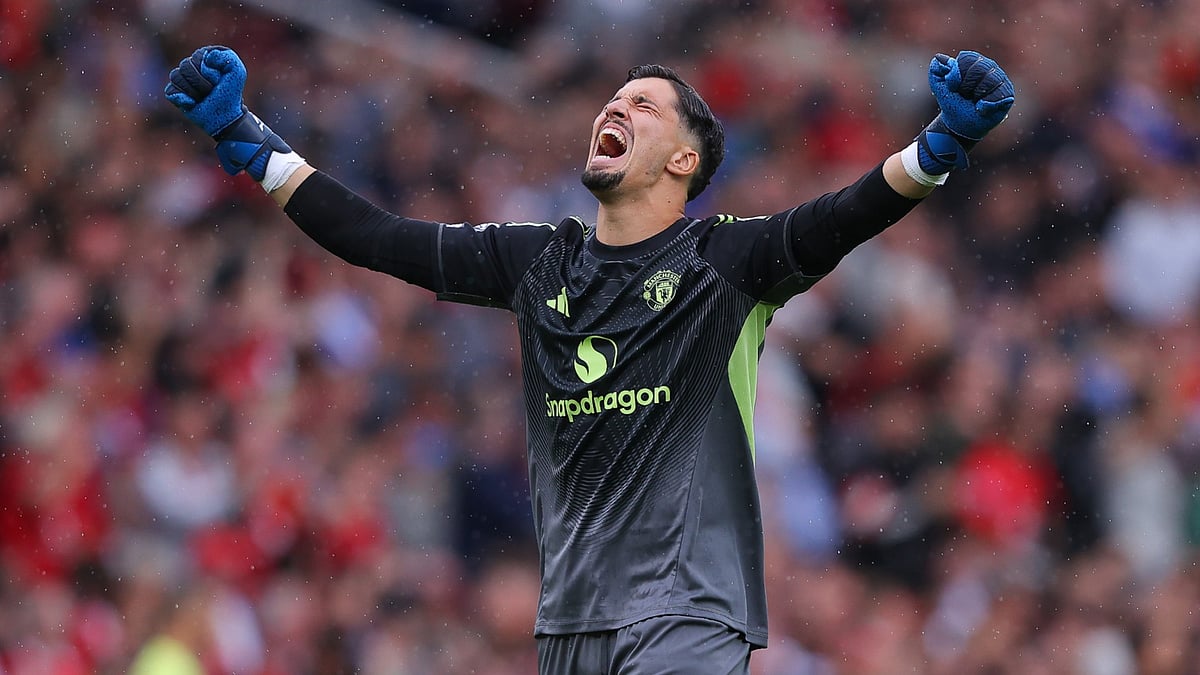 Manchester United goalkeeper Altay Bayindir