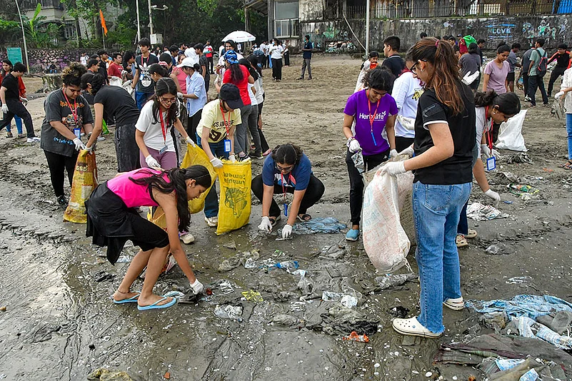 Cleanliness drive at Dadar Beach