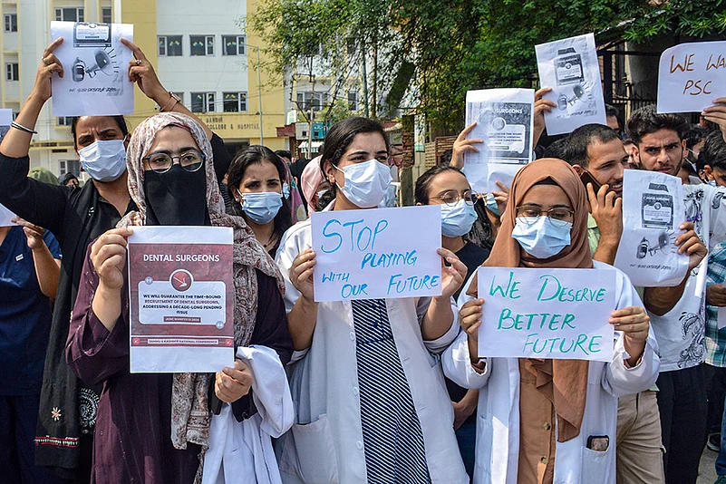 Protest by dental surgeons in Jammu