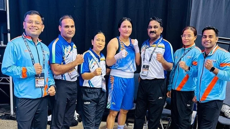 Jaismine, Nupur & Pooja Rani posing with their respective medals. - X/mansukhmandviya