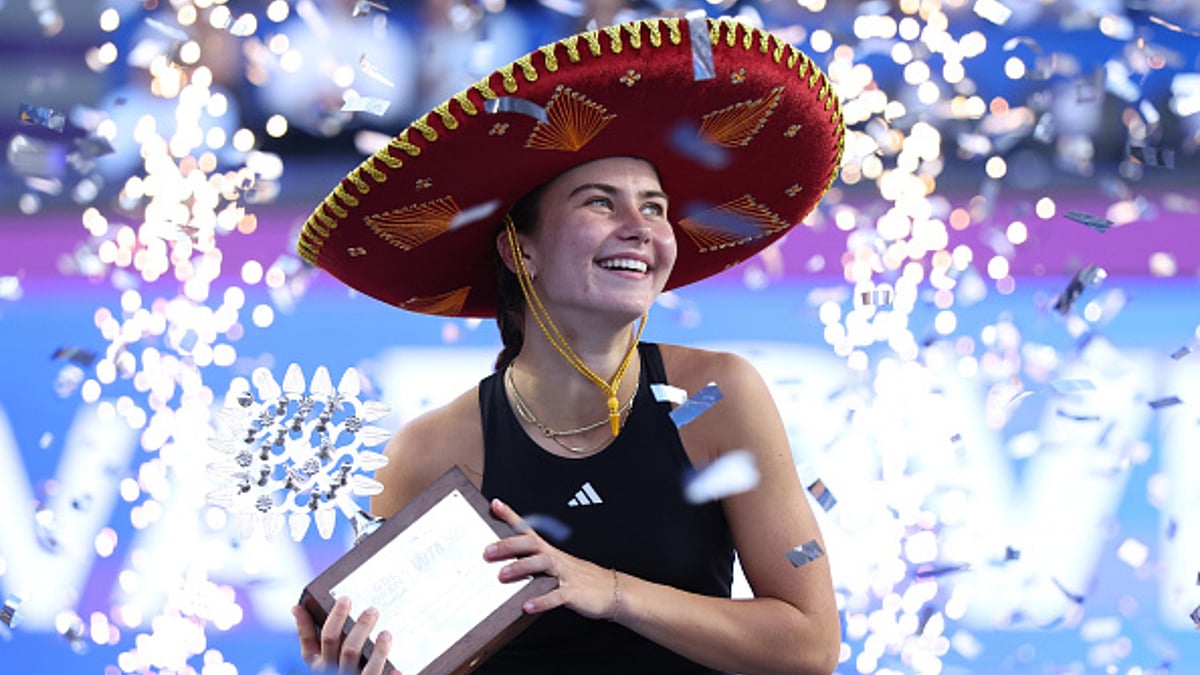 Iva Jovic celebrates her victory at Guadalajara Open