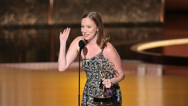 Emmys 2025: ‘Hacks’ Hannah Einbinder Slams Ice, Shouts ‘Free Palestine’ In First Win

