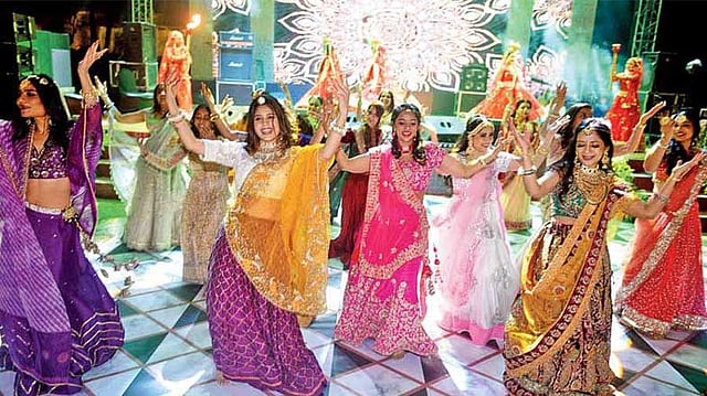 Best Dandiya & Garba Nights In Kolkata: Navratri 2025 Guide