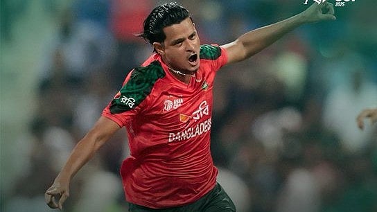 Nasum Ahmed was the Player of the Match.