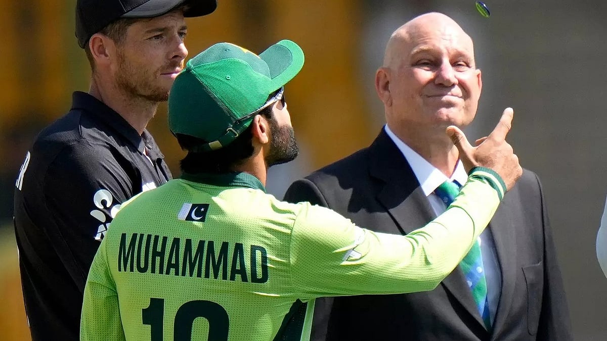 | Photo: AP/Anjum Naveed : Pakistan's Mohammad Rizwan, center, flips the coin for toss as New Zealand's Mitchel Santner, right, and match referee Andy Pycroft watches before the start the ICC Champions Trophy cricket match between Pakistan and New Zealand, in Karachi, Pakistan Wednesday, Feb. 19, 2025.
