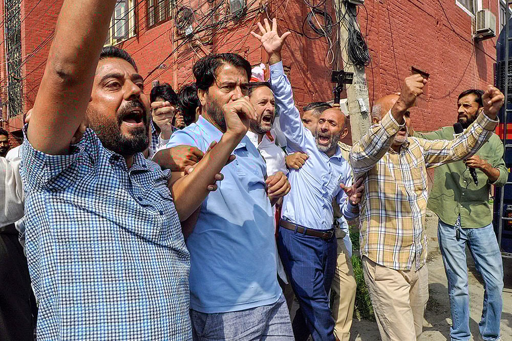 Protest against Srinagar-Jammu highway closure