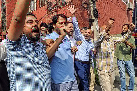 Protest against Srinagar-Jammu highway closure