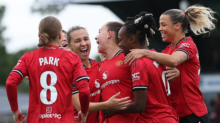 Manchester United celebrate against London City Lionesses - null