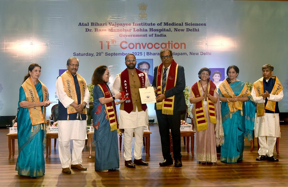 National Medical Commission Chairman Dr. Abhijat Chandrakant Sheth Presides over 11th Convocation Ceremony of Atal Bihari Vajpayee Institute of Medical Sciences & Dr Ram Manohar Lohia Hospital