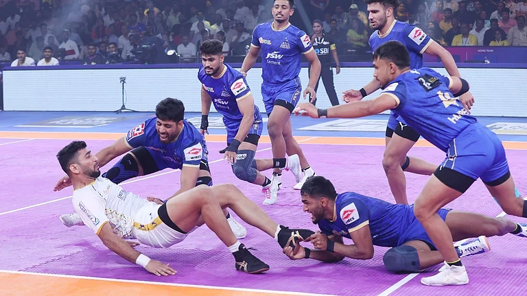 Action from the Haryana Steelers vs Tamil Thalaivas, Pro Kabaddi League 2025 match in Jaipur. - Pro Kabaddi