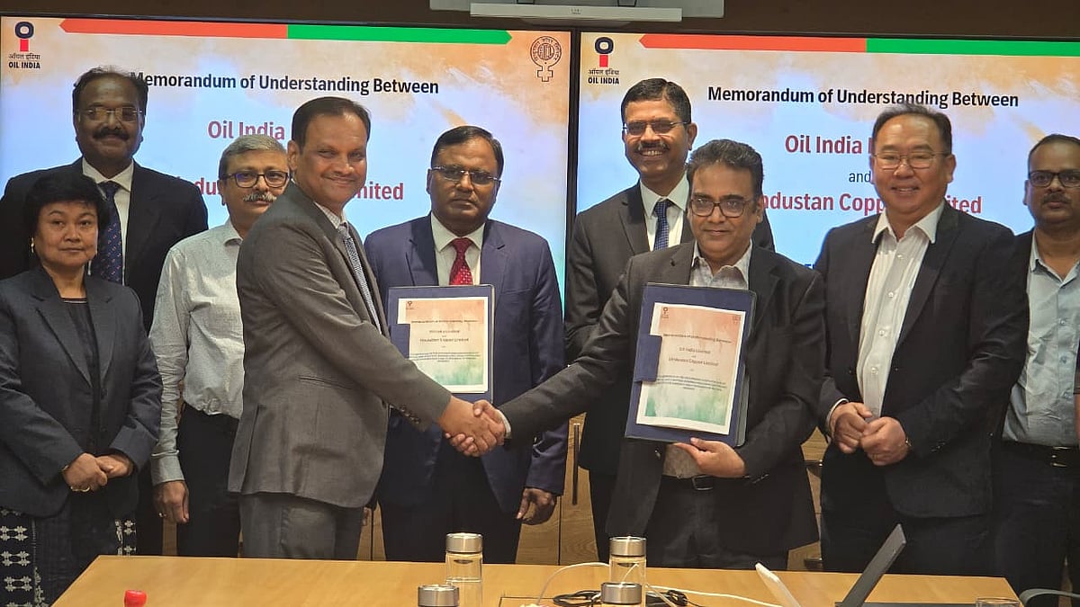 Dr. Ranjit Rath, Chairman and Managing Director of OIL, and Mr. Sanjiv Kumar Singh, Chairman and Managing Director of HCL, and other senior officials at the signing of the MoU in New Delhi