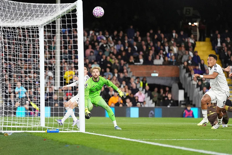 English Premier League 2025-26 Fulham FC vs Brentford FC EPL Soccer photos: Ethan Pinnock