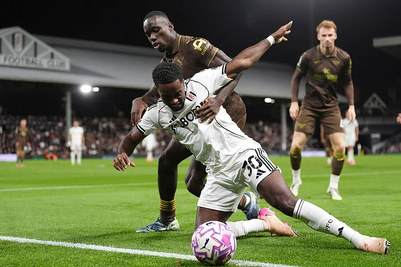 English Premier League 2025-26 Fulham FC vs Brentford FC EPL Soccer photos: Ryan Sessegnon