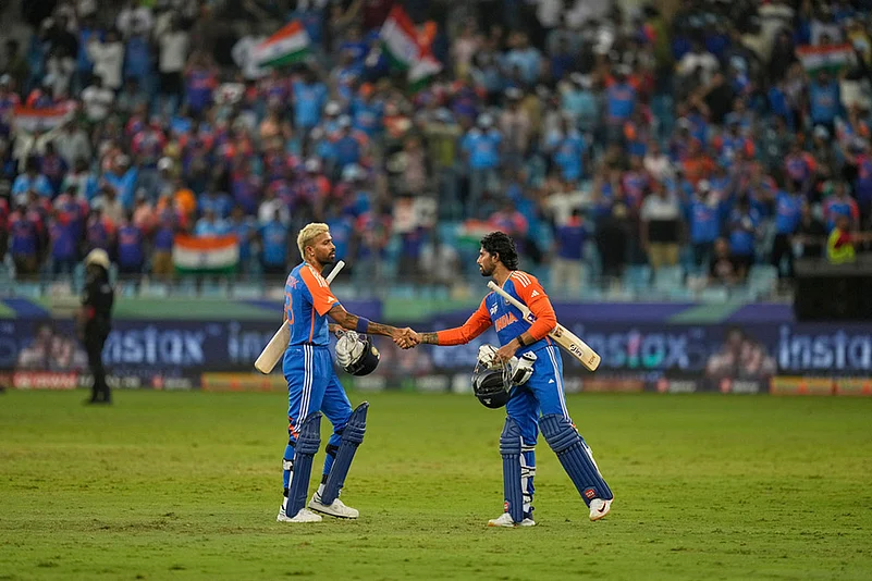 Asia Cup 2025 t20 Cricket Super Four match India vs Pakistan photo_Hardik Pandya, Tilak Varma