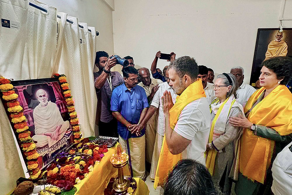Sonia Gandhi, Rahul, Priyanka in Wayanad