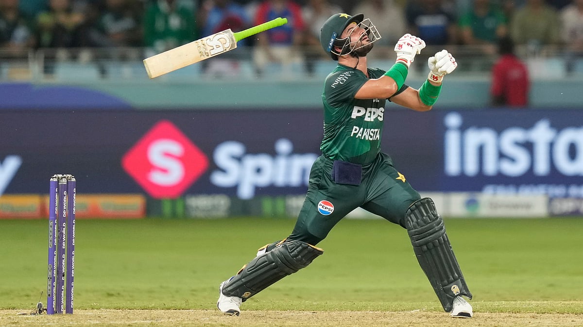 Pakistan's Sahibzada Farhan looses grip on his bat while playing a shot during the Asia Cup cricket match between India and Pakistan at Dubai International Cricket Stadium in Dubai, United Arab Emirates, Sunday, Sept. 21, 2025. - | Photo: AP/Altaf Qadri    