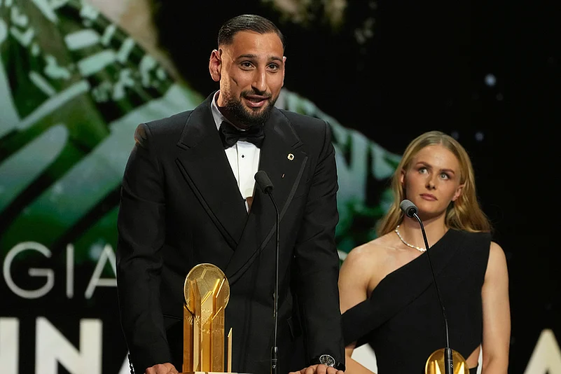 France Soccer Golden Ball Award _ 69th Ballon dOr awards ceremony photos_Gianluigi Donnarumma