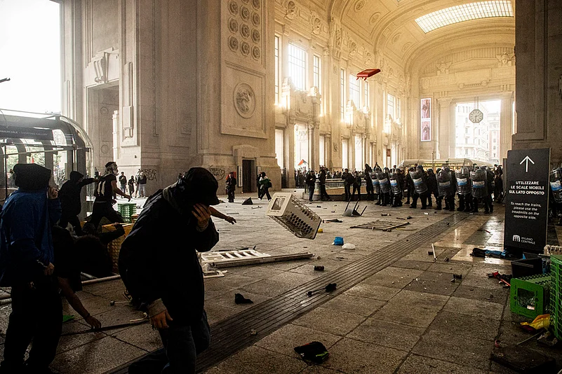 Pro-Palestinians nation-wide protest and general strike in Italy over Gaza war_5