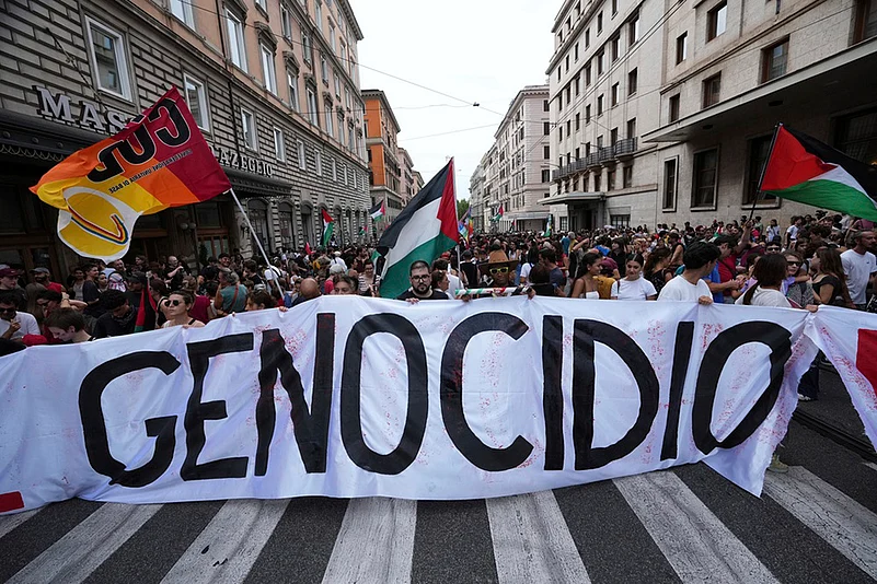 Pro-Palestinians nation-wide protest and general strike in Italy over Gaza war_9
