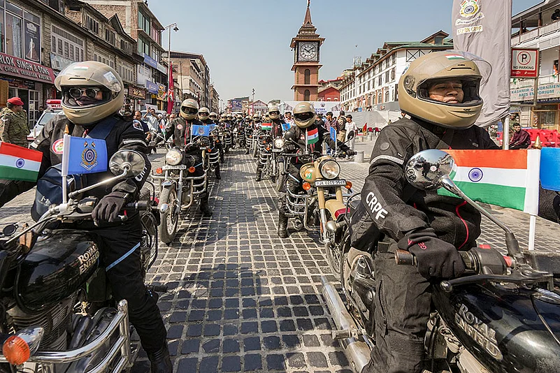 All-women CRPF bike rally from J-K to Ladakh