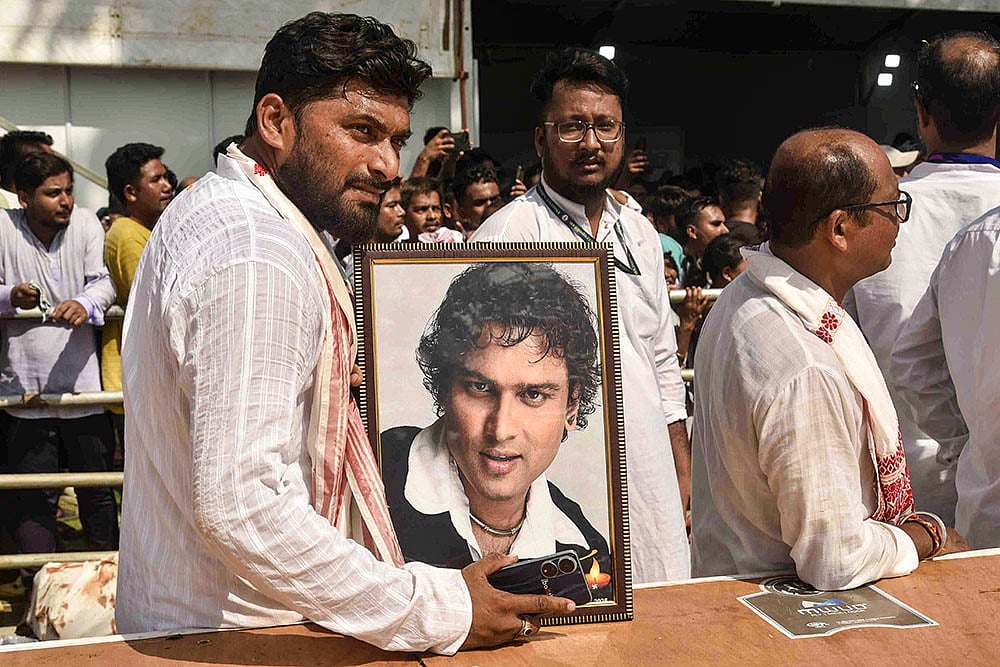 | Photo: PTI : Last rites of singer Zubeen Garg in Assam