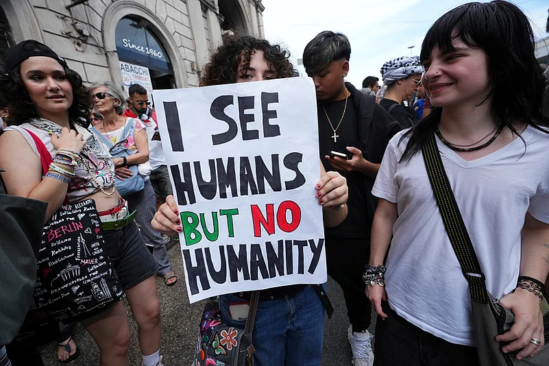 Pro-Palestinians nation-wide protest and general strike in Italy over Gaza war_8