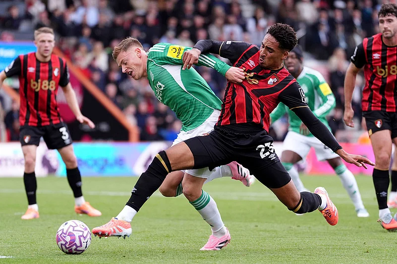 Britain soccer Premier League 2025-26 Bournemouth vs Newcastle United match pics_Harvey Barnes