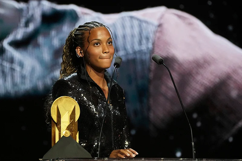 France Soccer Golden Ball Award _ 69th Ballon dOr awards ceremony photos_Vicky López (Kopa Trophy)
