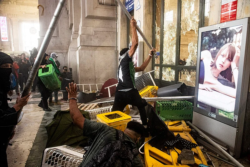 Pro-Palestinians nation-wide protest and general strike in Italy over Gaza war_2