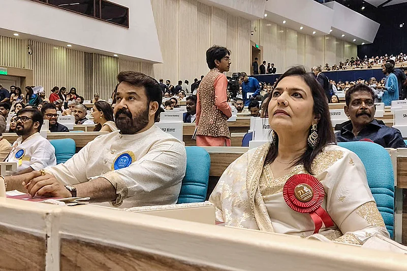 Mohanlal with his wife Suchitra Mohanlal during 71st National Film Awards