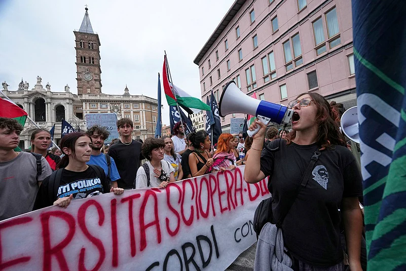 Pro-Palestinians nation-wide protest and general strike in Italy over Gaza war_7